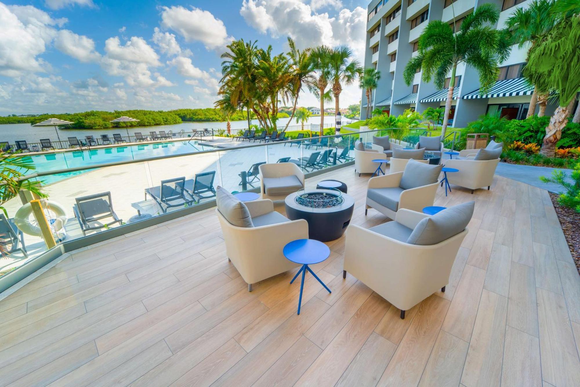 Готель Doubletree By Hilton Tampa Rocky Point Waterfront Екстер'єр фото
