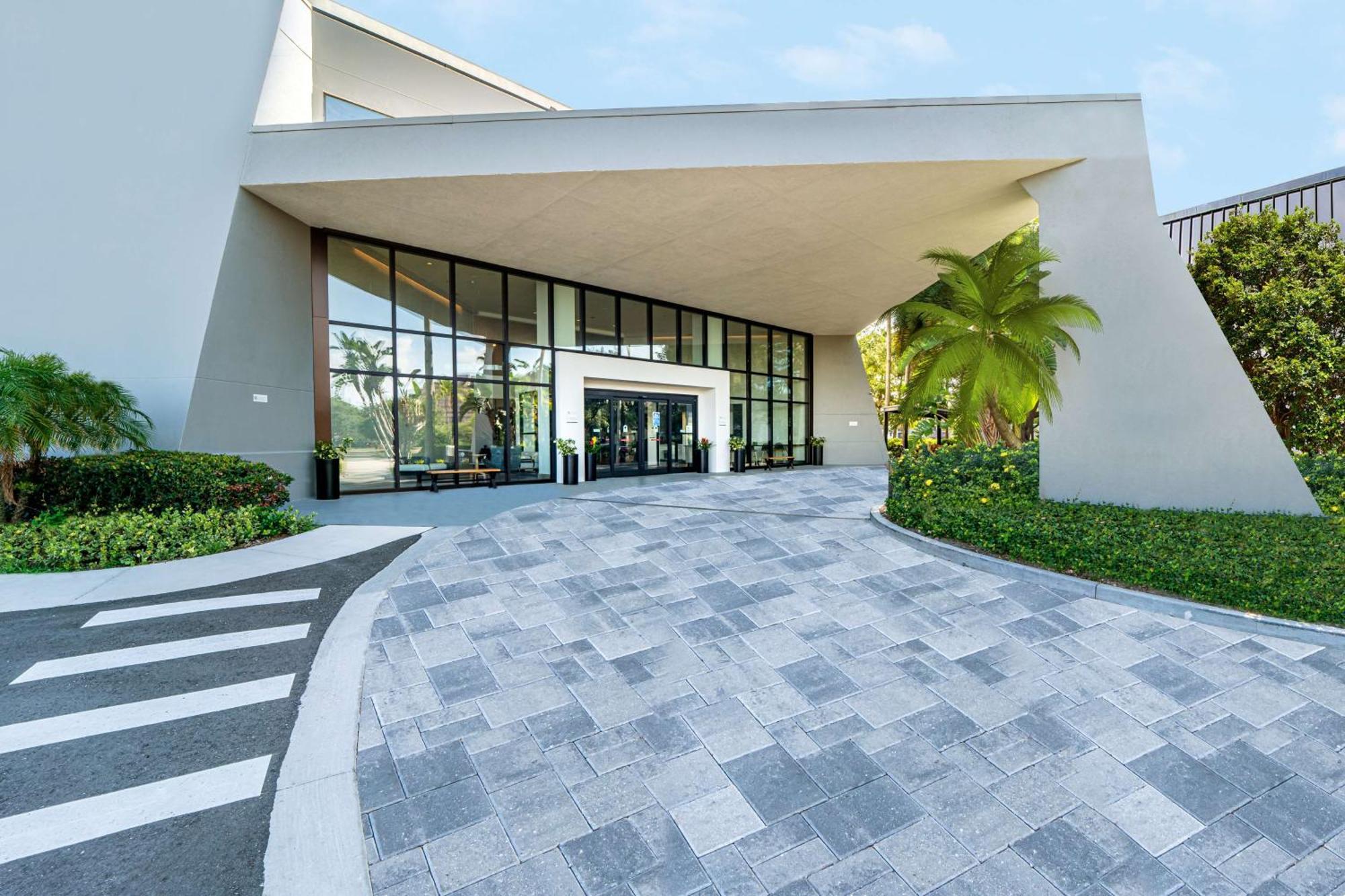 Готель Doubletree By Hilton Tampa Rocky Point Waterfront Екстер'єр фото